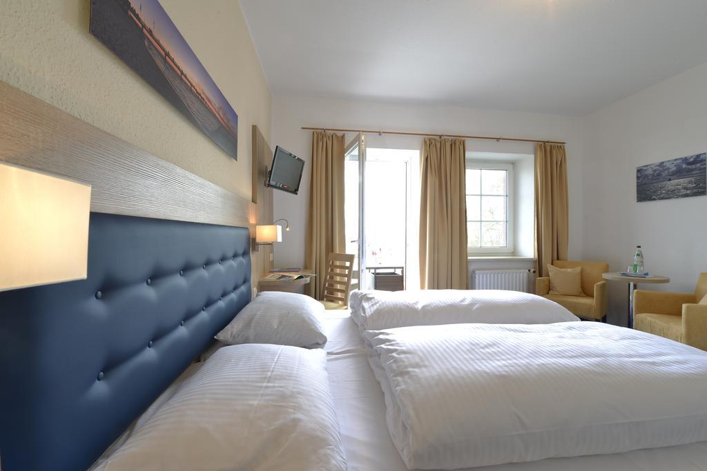 Hotel Boddenhus Garni 징스트 외부 사진