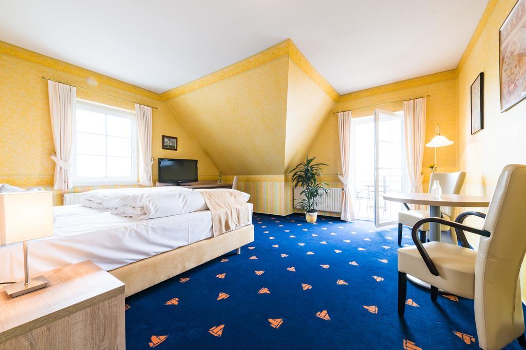 Hotel Boddenhus Garni 징스트 외부 사진