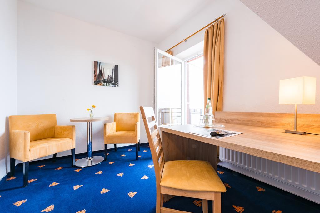 Hotel Boddenhus Garni 징스트 외부 사진