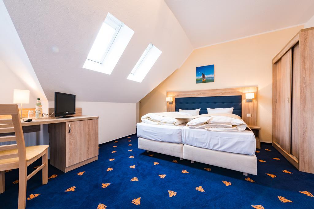 Hotel Boddenhus Garni 징스트 외부 사진