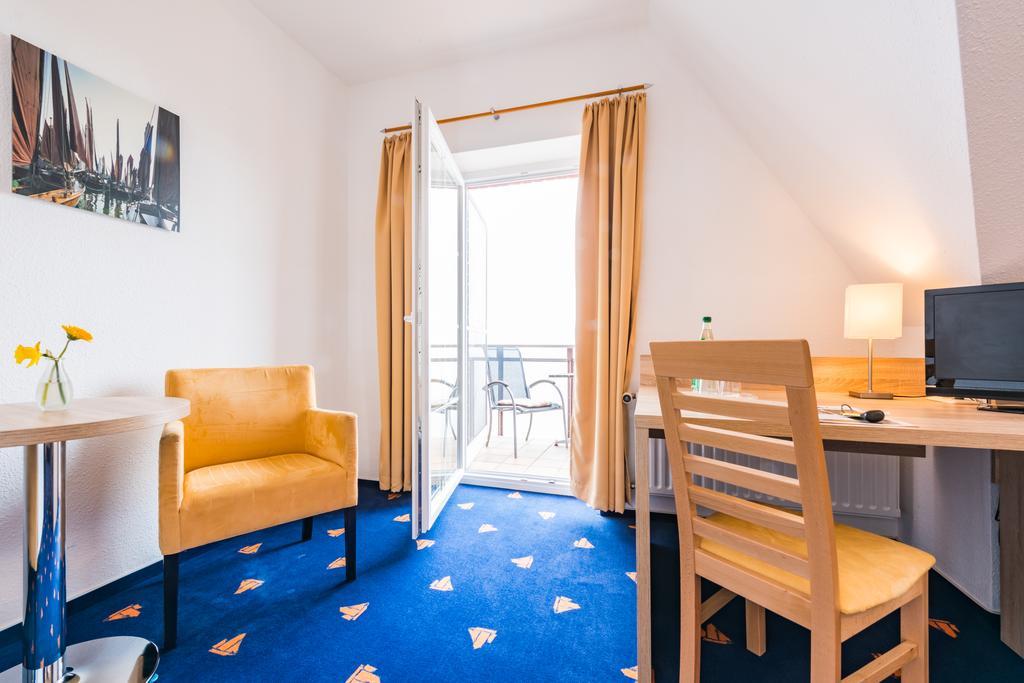 Hotel Boddenhus Garni 징스트 외부 사진
