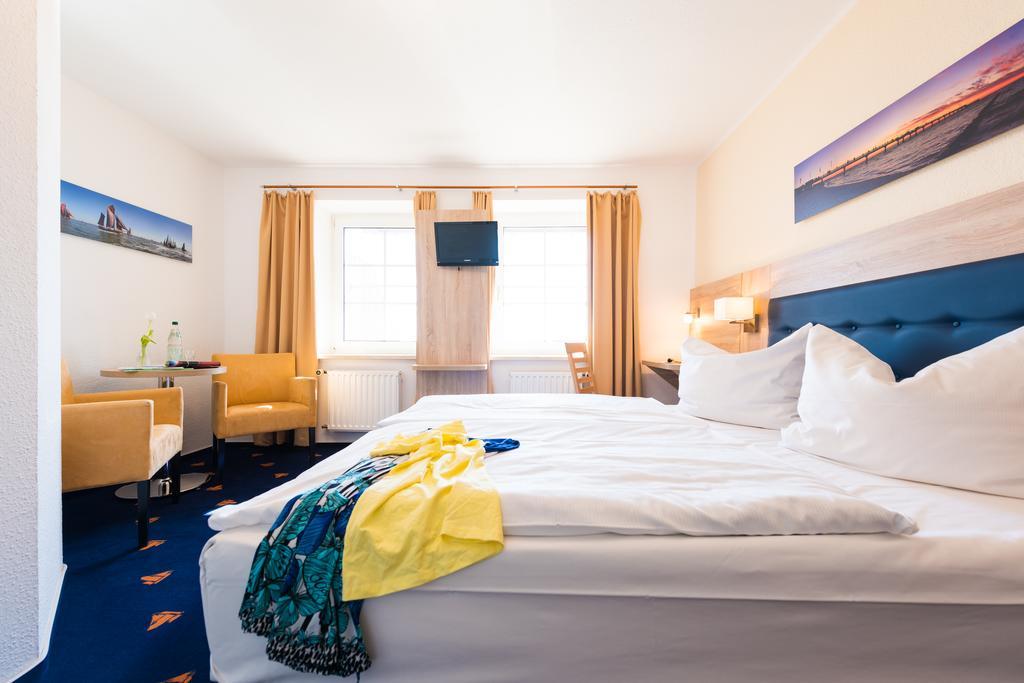Hotel Boddenhus Garni 징스트 외부 사진