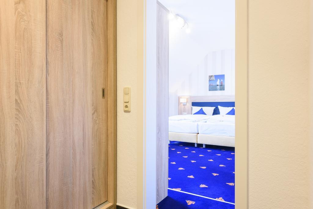 Hotel Boddenhus Garni 징스트 외부 사진