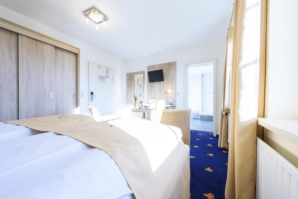 Hotel Boddenhus Garni 징스트 외부 사진